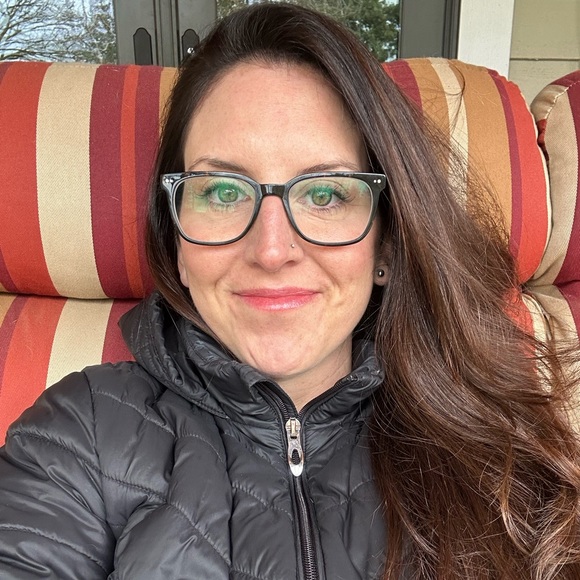 Meet your Posher, Laura - Picture 1 of 1